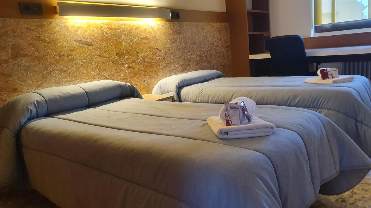 Albergue Peregrinos San Francisco De Asis เลออน ภายนอก รูปภาพ