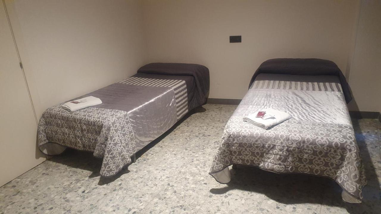 Albergue Peregrinos San Francisco De Asis เลออน ภายนอก รูปภาพ