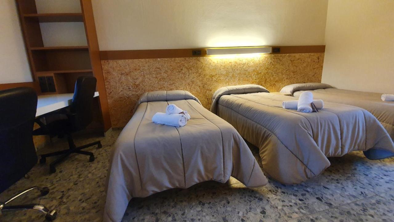 Albergue Peregrinos San Francisco De Asis เลออน ภายนอก รูปภาพ